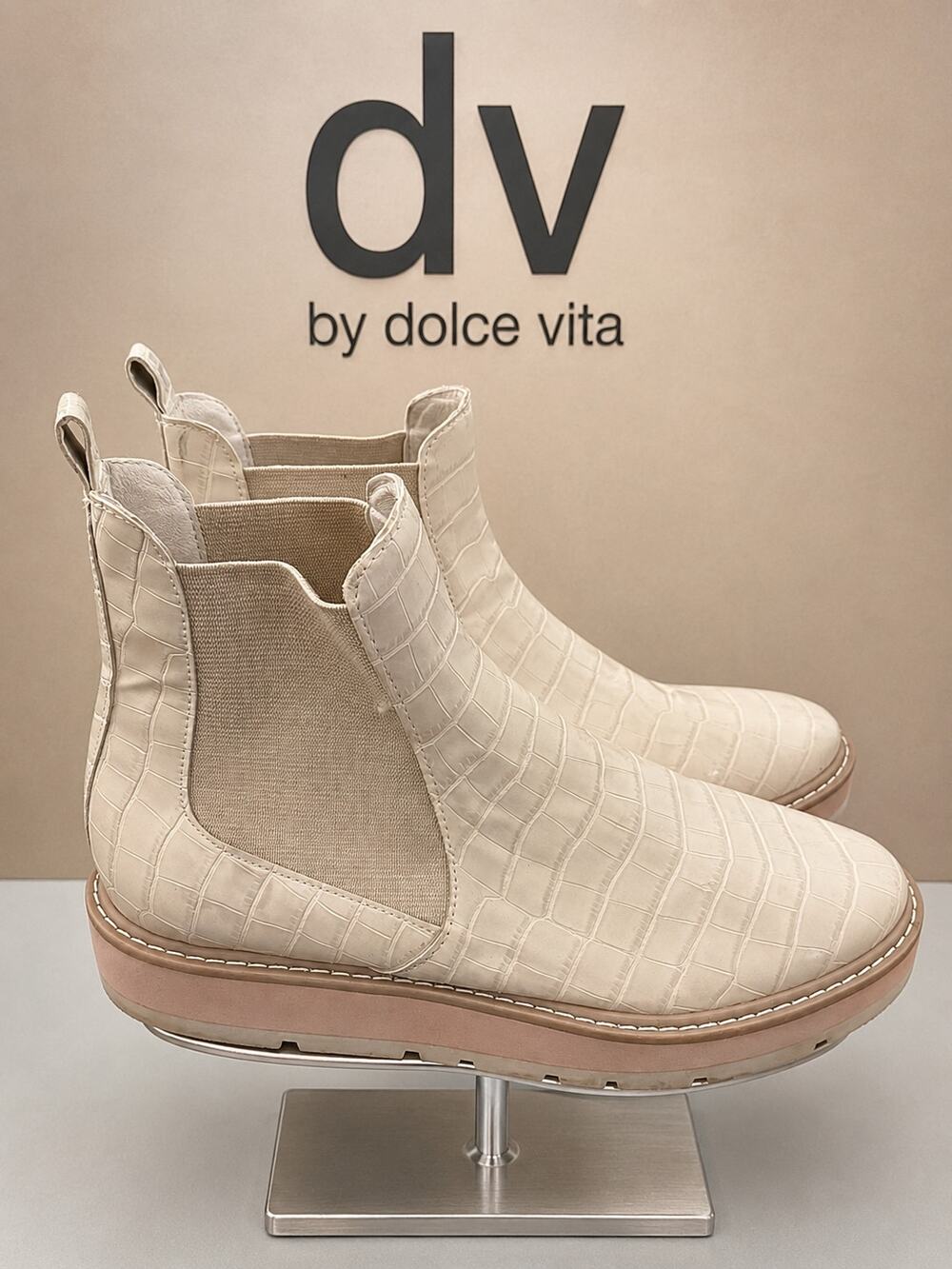 DV by Dolce Vita Tazmin Croc Embossed Chelsea Boots Ivory Women’s 10M